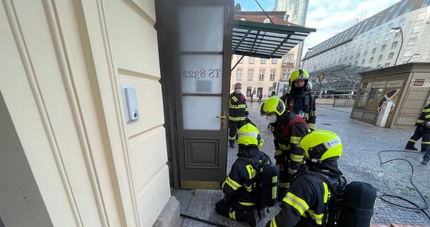 V sobotu dopoledne hořela trafostanice na Masarykově nádraží (14. 11. 2020).