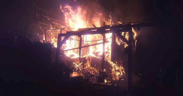 Tragický požár na Lounsku: V chatce uhořeli máma a syn (†6)