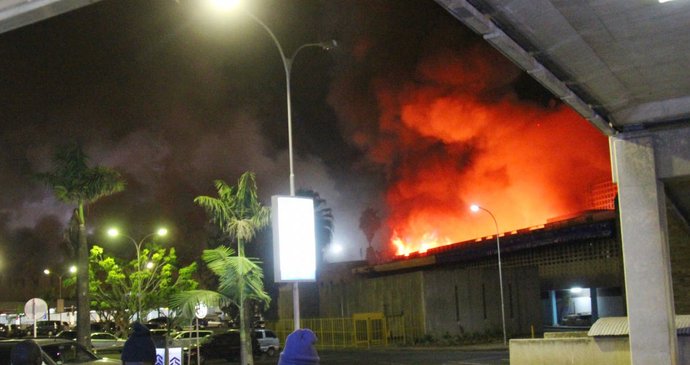Požár na africkém letišti vypadal jako hněv boží