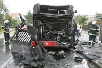 Brno: Řidič zkolaboval a jeho autobus shořel