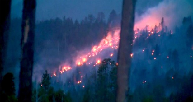 Ničivé požáry v Nevadě: Zničily desítky domů, guvernér vyhlásil stav nouze