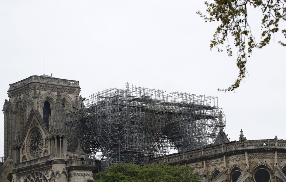 Vyhořelá katedrála Notre-Dame.