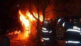 Noční požár na Jesenicku: Hořela chata, kde bylo ubytováno 30 dětí!