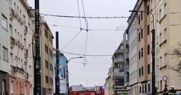 V ulici na Veselí v jednom z domů hořelo ve světlíku. Hasiči požár zlikvidovali, evakuace nebyla nutná