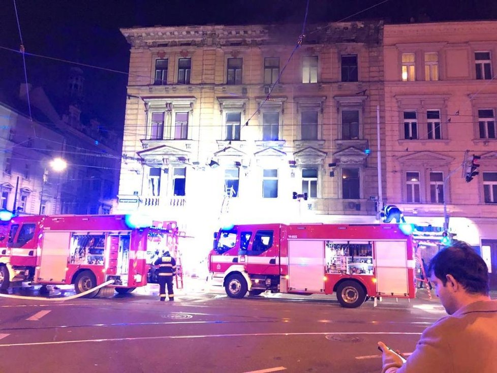Požár bytu v ulici Křesomyslova v Nuslích. (16. listopadu 2021)