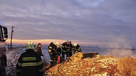 Požár bunkru na Nymbursku hasiči zvládli uhasit během hodiny