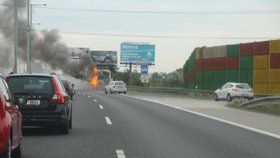 Dopravu v Praze a nejbližším okolí komplikovaly požáry aut (ilustrační foto).