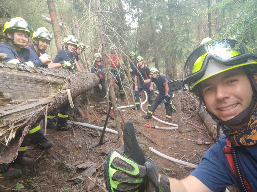 Radostná selfie hasičů.