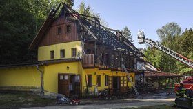 Při požáru chaty na Mladoboleslavsku zemřeli dva lidé