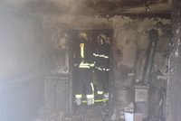 Při požáru domu na Sokolovsku zemřela žena: Ona a její druh byli alkoholici