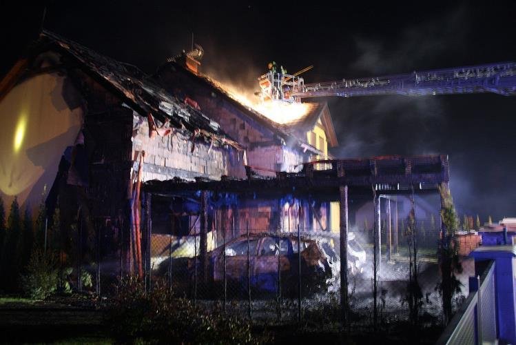 Dům na Zlínsku zachvátily plameny, škody je za šest milionů