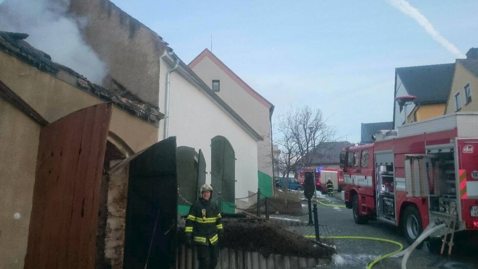 Ve Strážově hořel rodinný dům a stodola.