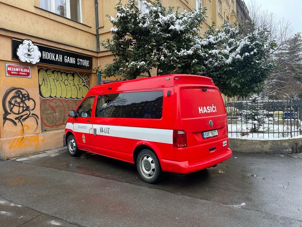 Požár bytu v Praze-Nuslích nepřežil časně ráno jeden člověk