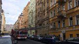 Evakuace u Palackého náměstí v Praze: Hořel byt, lidé se nadýchali kouře