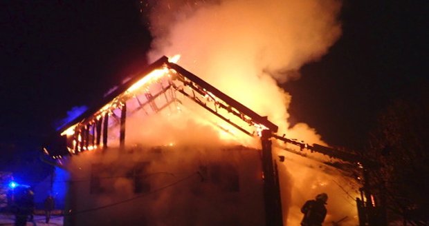 Na Vsetínsku vyhořel rodinný dům: Uvnitř našli mrtvého muže (ilustrační foto)