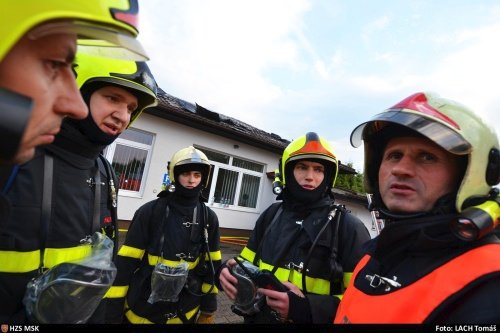 Hasiči v Ostravě-Hrabové hasili požár střechy firemního objektu. Zachraňovali vybavení.