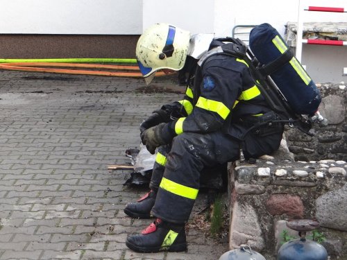 Hasiči v Ostravě-Hrabové hasili požár střechy firemního objektu. Zachraňovali vybavení.