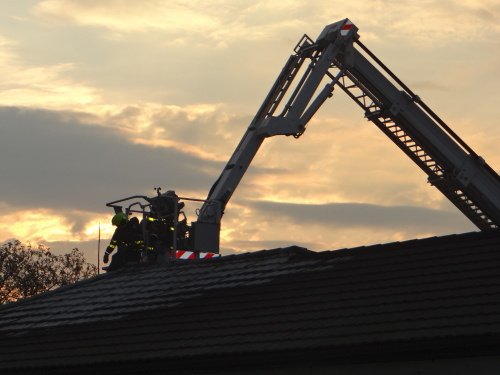 Hasiči v Ostravě-Hrabové hasili požár střechy firemního objektu. Zachraňovali vybavení.