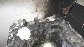 Hořící adventní věnec hodila do plastové vany: Dům v Prostějově v noci zamořil kouř.