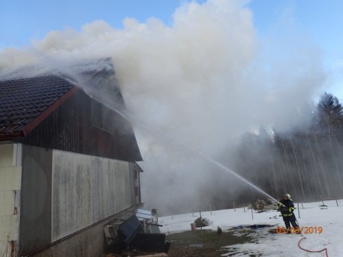 V Břidličné na Bruntálsku začalo hořet v dětském pokojíčku. Škoda je 700 tisíc, majitel domu se nadýchal kouře.