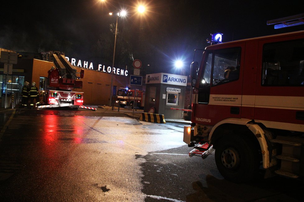 Proti požáru zasahovalo deset jednotek hasičů.
