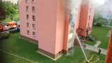 Z balkonu paneláku se valil hustý dým: Z věžáku v Ostravě uteklo 44 lidí