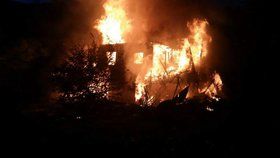 Požár chaty v Hlásné Třebani na Berounsku