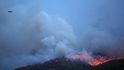 Při lesních požárech v Řecku zahynulo nejméně 50 lidí