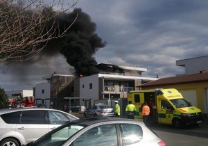 Ve Vestci hořel dům. Všechny osoby se podařilo evakuovat a nedošlo tak k žádnému zranění.