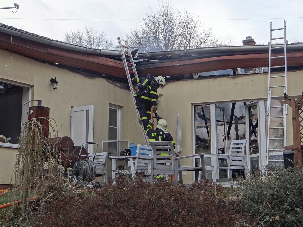 Smutné Vánoce Katčiny rodiny: Vyhořel jim dům v Rychvaldě, pomocnou ruku podalo město.