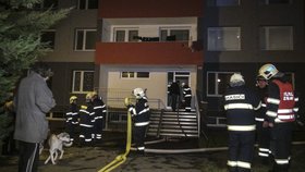 Ve Slaném vybuchla varna drog, 20 lidí bylo evakuováno