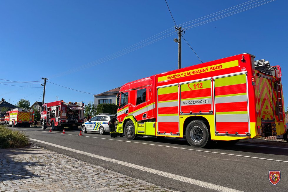 V Dolním Benešově na Opavsku došlo v rodinném domku k výbuchu, popálil se muž a starší žena.