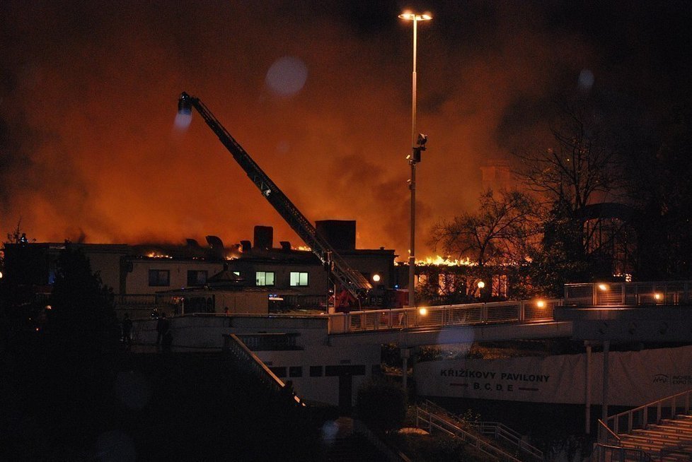 Požár Průmyslového paláce na Výstavišti v pražských Holešovicích