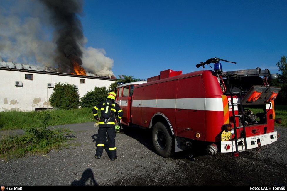 Obří požár penzionu v Žabni u Frýdku-Místku.