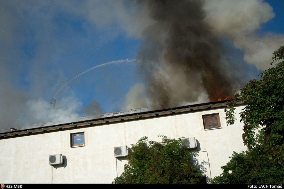 Obří požár penzionu v Žabni u Frýdku-Místku.
