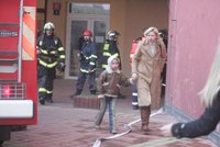Na Praze 5 hasiči bojovali s velkým požárem