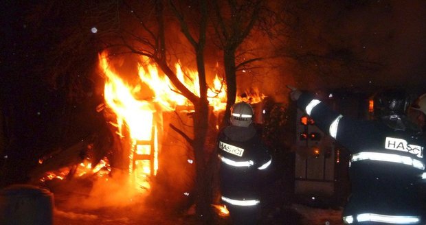 Požár rodinného domku na jihu Moravy měl tragickou dohru. (Ilustrační foto)