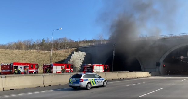 Požár v Komořanském tunelu na Pražském okruhu. (12. března 2022)