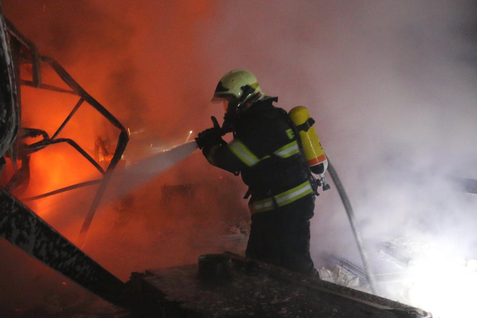 Požár skladovacích hal v olomoucké Babíčkově ulici