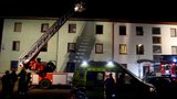 Požár ubytovny: Nájemníci stáli s dětmi v oknech. A chtěli skočit