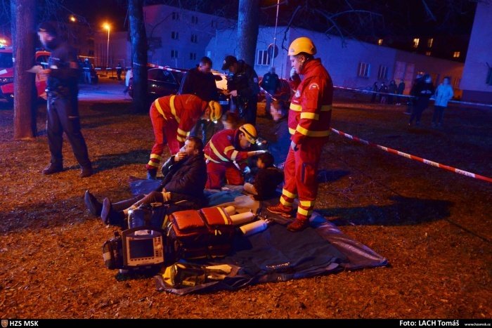 Požár ve sklepě uvěznil v Ostravě 30 lidí v paneláku.