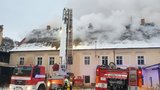 Bývalý pivovar ve Stříbře v plamenech: Hodiny hašení a milionová škoda