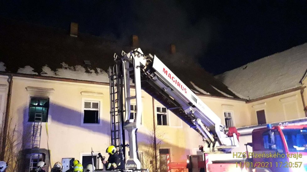 Požár bývalého pivovaru ve Stříbře na Tachovsku