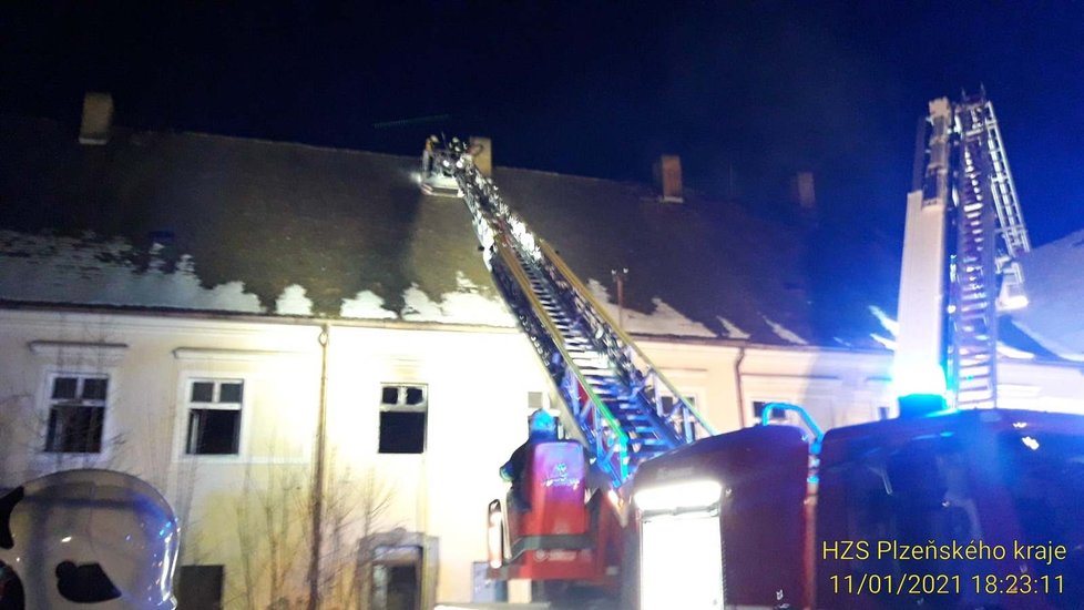 Požár bývalého pivovaru ve Stříbře na Tachovsku