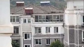 Stavba shořela na popel.