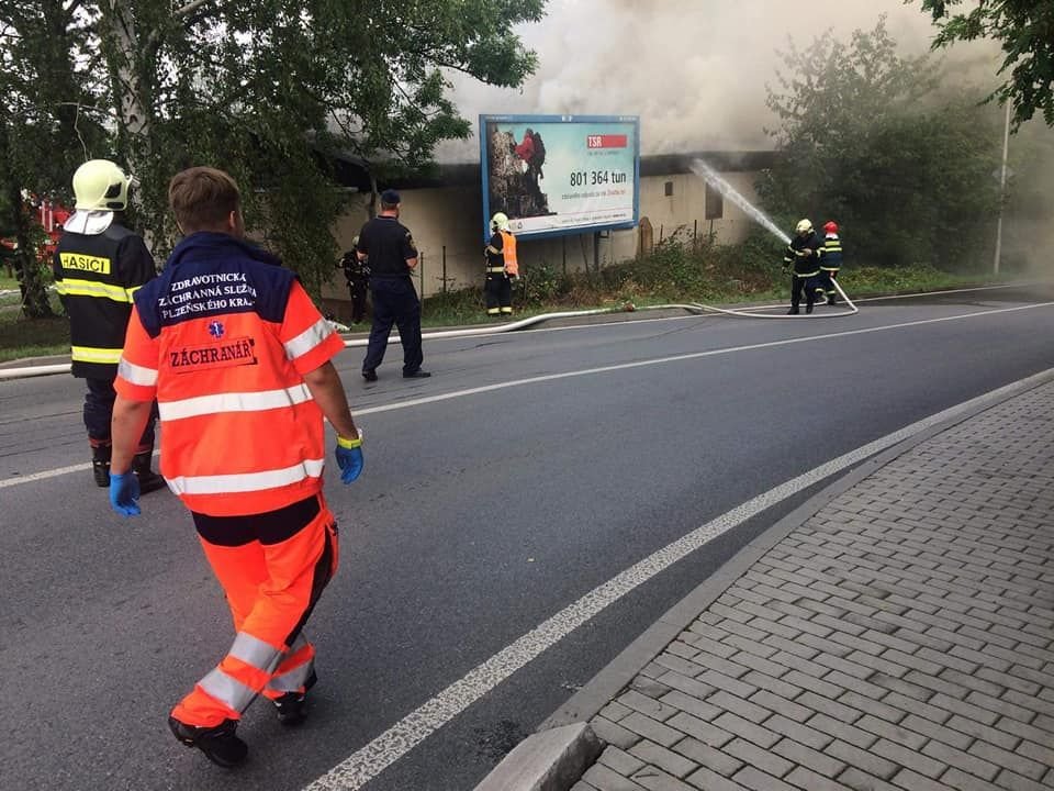 Požár klubovny neslyšících v Plzni.