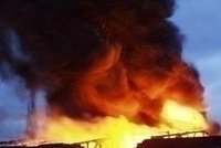 Rozsáhlý noční požár v Plzni, zasahovalo 15 jednotek!