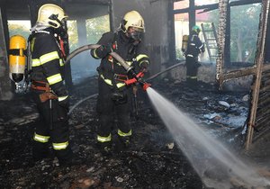 Ničivý požár na Orlickoústecku: Z trosek stavení vytáhli už jen ohořelé tělo (ilustrační foto)