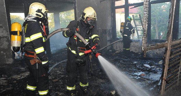 Ničivý požár na Orlickoústecku: Z trosek stavení vytáhli už jen ohořelé tělo