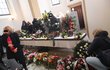 Pohřeb obětí požáru v domově pro osoby se zdravotním postižením ve Vejprtech